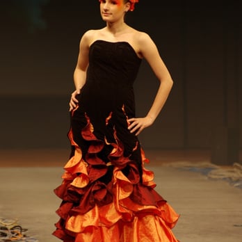 Sonnenschein - Korsettkleid "Vulkan" - ein Modell aus dem Atelier Sonnenschein - Bespoke Clothing Near Me - Braunschweig, NW Sonnenschein - Korsettkleid "Vulkan" - ein Modell aus dem Atelier Sonnenschein - Bespoke Clothing Near Me - Braunschweig, NW