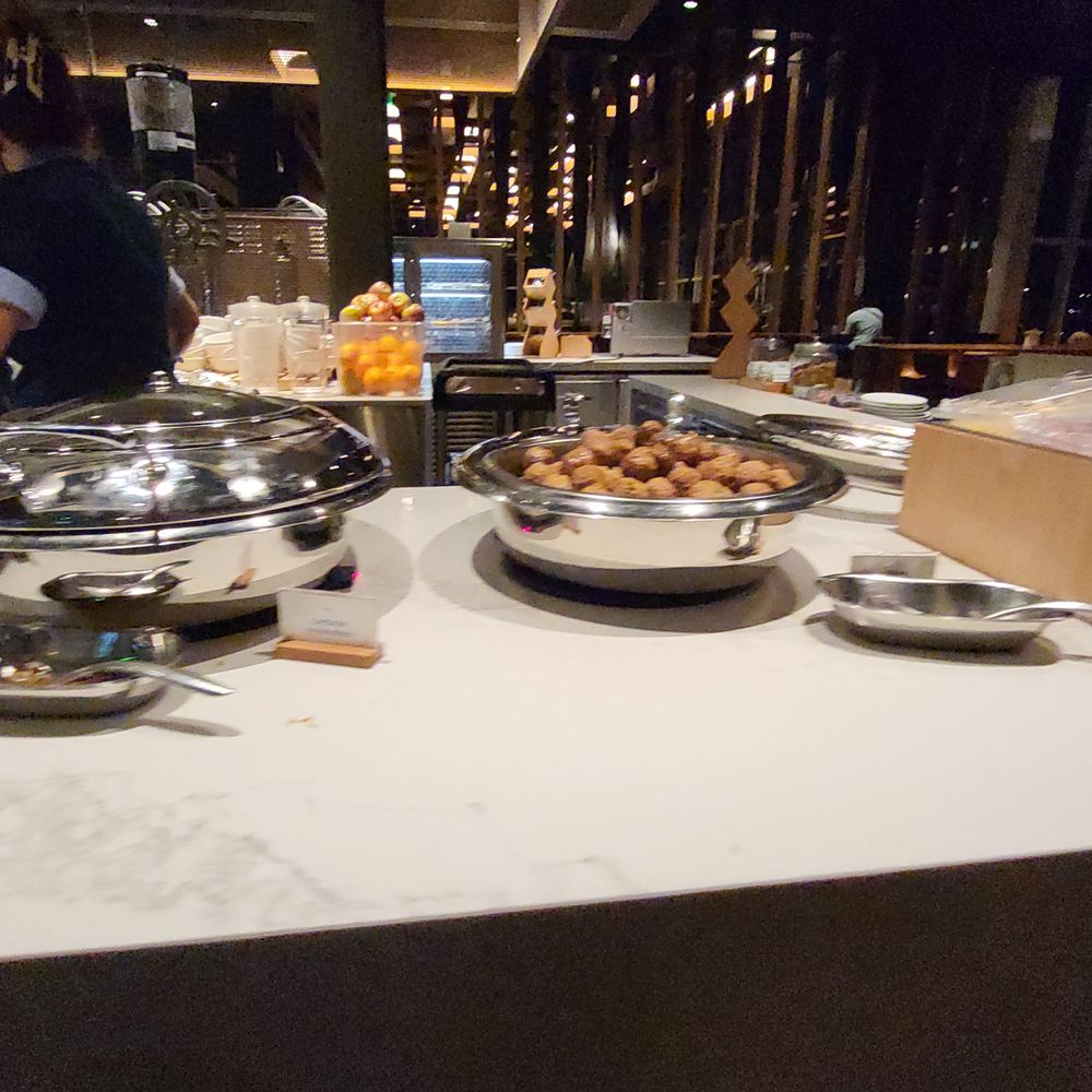 Alaska Airlines Lounge - Concourse D - Airport Lounges Near Me - Seattle, Washington