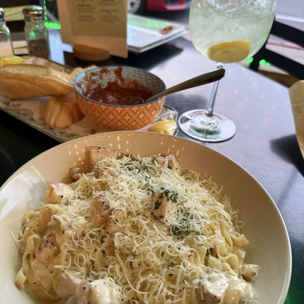 Cafe Stella - Chicken Alfredo - Italian Near Me - Flagstaff, Arizona