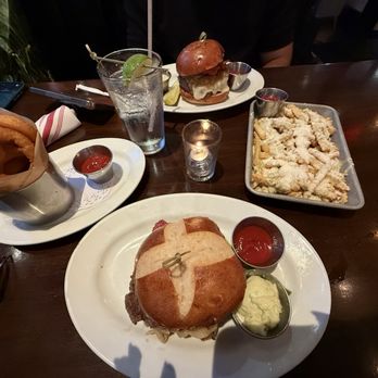 5 Napkin Burger - Burgers Near Me - New York, New York