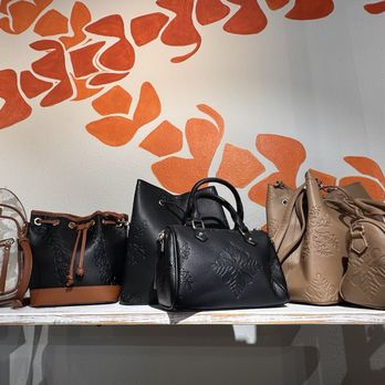Simply Sisters - Handbags - Women's Clothing Near Me - Hilo, Hawaii Simply Sisters - Handbags - Women's Clothing Near Me - Hilo, Hawaii