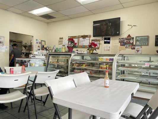 Panaderia y Pupuseria Los Cocos by null