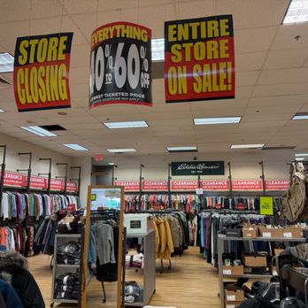 Eddie Bauer Outlet - 2-11-2026.  Store closing at end of March. - Accessories Near Me - Morton Grove, Illinois