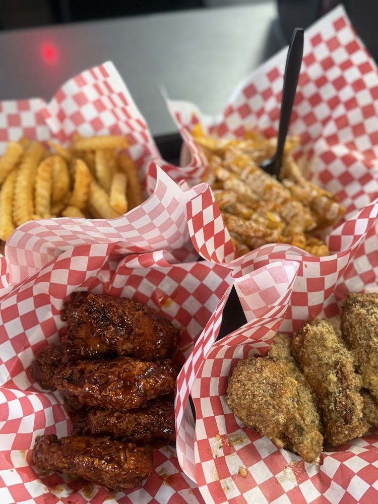 Smackin' Wings Logo
