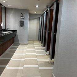 Peterborough Marriott Hotel - Lobby bathroom