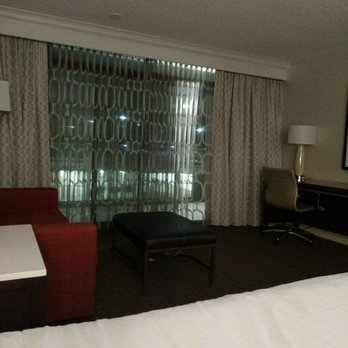Hilton Bellevue - King room , quiet - Hotels Near Me - Bellevue, Washington