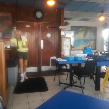 Cracked Conch Cafe - Small closing down to earth type a restaurant. Very family oriented atmosphere. - Seafood Near Me - Marathon, Florida