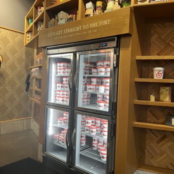 Salt & Straw - Ice cream  case - Ice Cream & Frozen Yogurt Near Me - Lake Oswego, Oregon