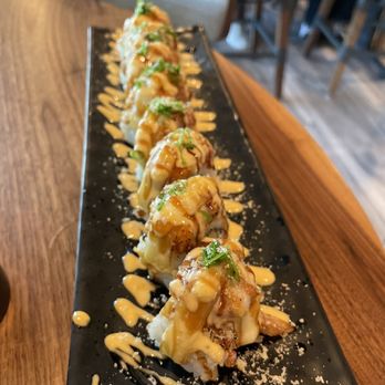 Kan Sushi - Beautiful rolls - Sushi Bars Near Me - Honolulu, Hawaii