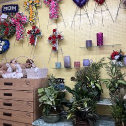 Northfield Florist - Plants and Cemetery Wreaths