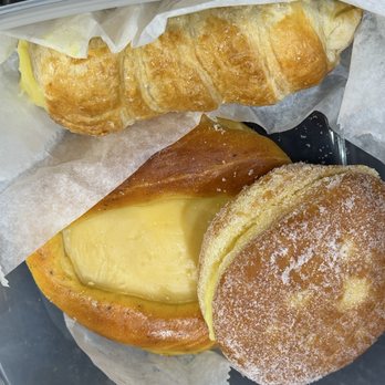 La Mejor Bakery - More delicious baked good, the custard filling is wonderful - Bakeries Near Me - Kernersville, North Carolina