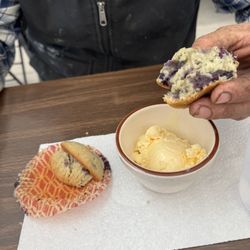 Mr Biscuit No 2 - Blueberry muffin
