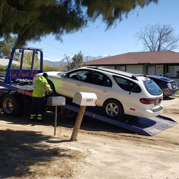 High Desert Towing - Kyle checking chains - Towing Near Me - Littlerock, California High Desert Towing - Kyle checking chains - Towing Near Me - Littlerock, California
