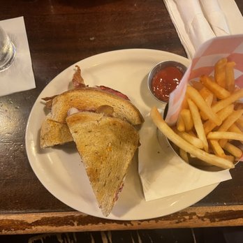 Blackfriar Pub - Pubs Near Me - Dallas, Texas