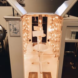 Dr Kellogg's Discovery Center - Sitting light treatment box.