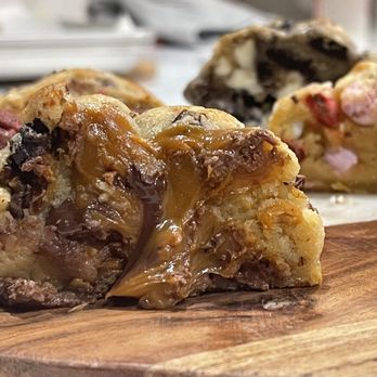 Maria Bake - CHOCOLATE CHIP WALNUT CARAMEL - Desserts Near Me Maria Bake - CHOCOLATE CHIP WALNUT CARAMEL - Desserts Near Me