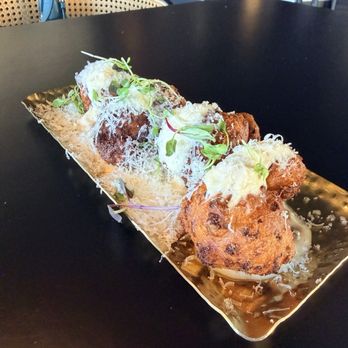 Urban Oak Raleigh - Lounges Near Me - Raleigh, North Carolina