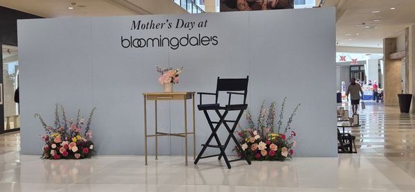 Bloomingdale's by null