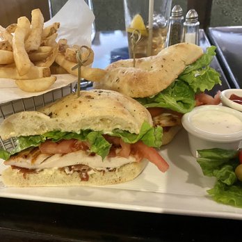 Harold's Kitchen & Bar - Pubs Near Me - Richmond, British Columbia Harold's Kitchen & Bar - Pubs Near Me - Richmond, British Columbia