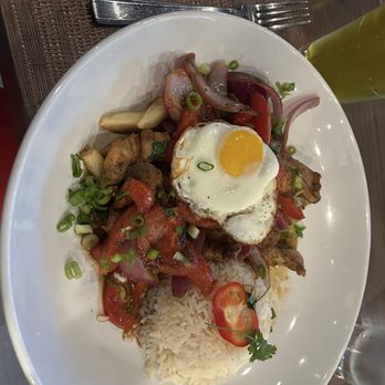 Chicha Peruvian Kitchen Midtown - Pollo Saltado - Peruvian Near Me - Sacramento, California