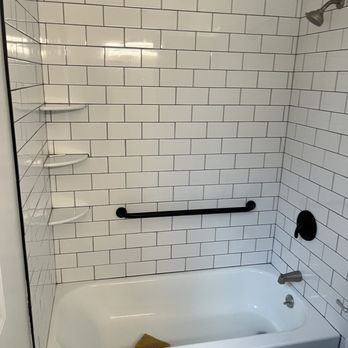 Bathroom Handyman - Porcelain on steel tub with
4"x 8" subway tile. - General Contractors Near Me Bathroom Handyman - Porcelain on steel tub with
4"x 8" subway tile. - General Contractors Near Me