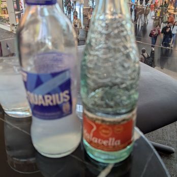 Lounge Miro - Lots of beverage options - Airport Lounges Near Me - El Prat de Llobregat, B
