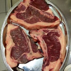 Weinstube Familienbetrieb Szemes - Juni, Juli und August wird jeden Freitag und Samstag Abend gegrillt! Hier unser zartes, heimisches "Dry Aged Beef"