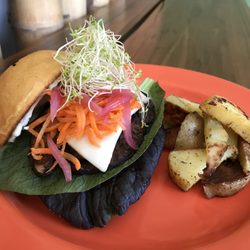 En Gratitud - Portobello sandwich with homemade wedge potatoes.