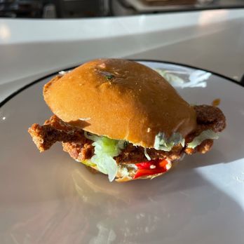 Honeymoon Chicken - Spicy Honeymoon Chicken Sandwich - Chicken Shop Near Me - Washington, DC, District of Columbia Honeymoon Chicken - Spicy Honeymoon Chicken Sandwich - Chicken Shop Near Me - Washington, DC, District of Columbia
