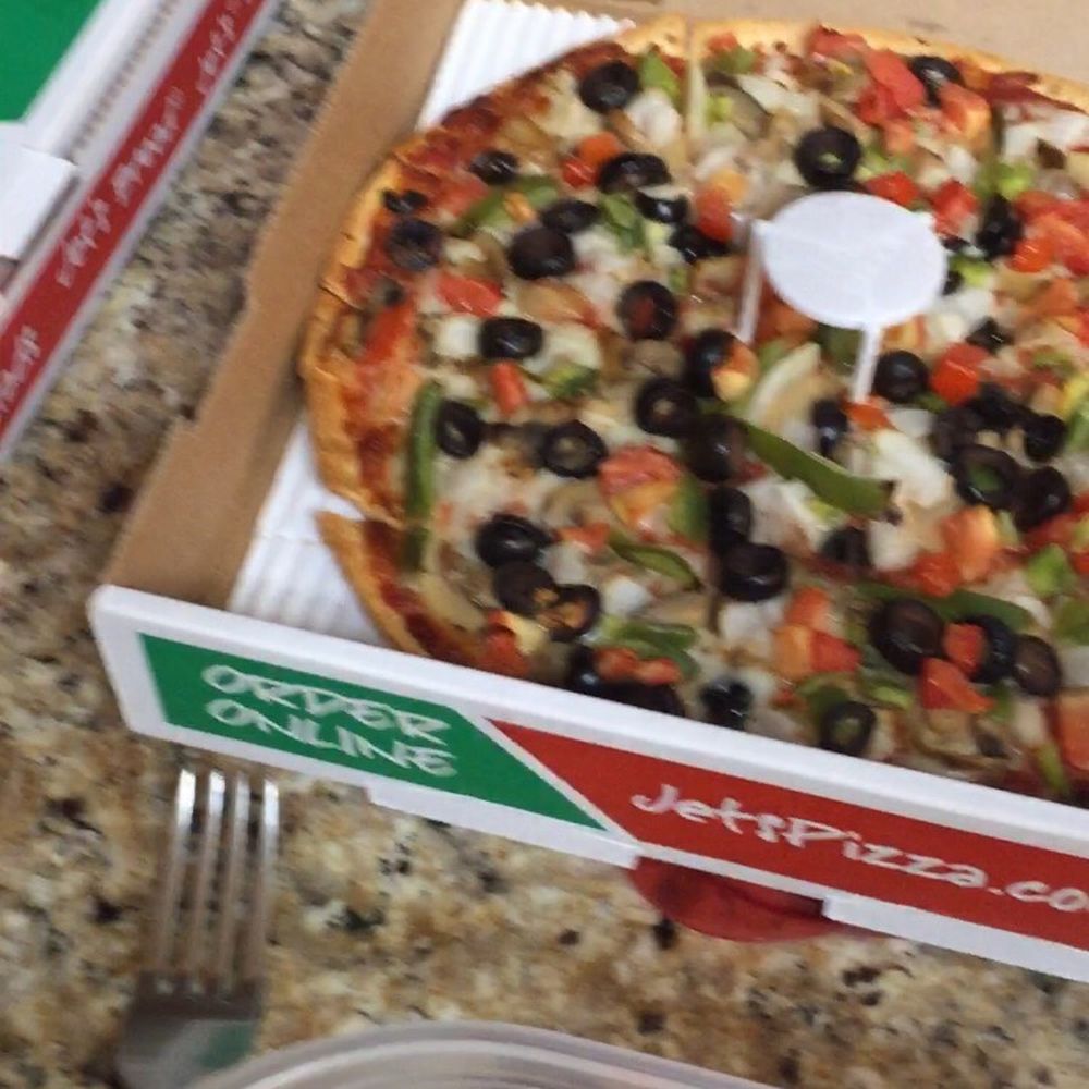 Jets small thin crust veggie pizza.