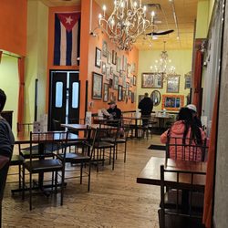 Cubanitas - Oak Creek - Nicely decorated and colorful dining area.