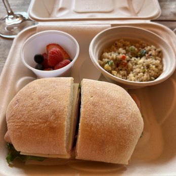 Platypus Wine Tours - Picnic lunch included with the tour - Wineries Near Me - Napa, California