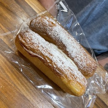 Ari Bakery Cafe - Blueberry and Cream puff / eclair - Bakeries Near Me - Lauderhill, Florida