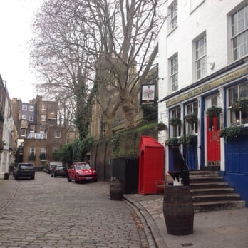 The Grenadier - You'll have to walk through some tiny roads to get here. But it's there! - Pubs Near Me - London, XGL