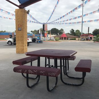 Superior Car Wash - Couple of picnic tables in outside waiting area - Car Wash Near Me - Katy, Texas Superior Car Wash - Couple of picnic tables in outside waiting area - Car Wash Near Me - Katy, Texas