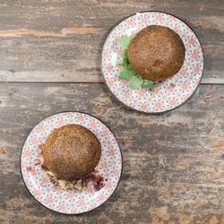 Puspaayu - Hamburguesas de la casa. Puspaayu y Mami Blue