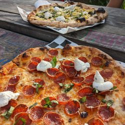 Snuggs Pizza - Pepp and Spinach pies