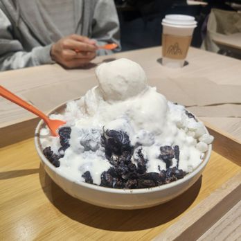 Peak Cafe - Large cookies and cream bingsoo - Cafes Near Me - Northridge, California