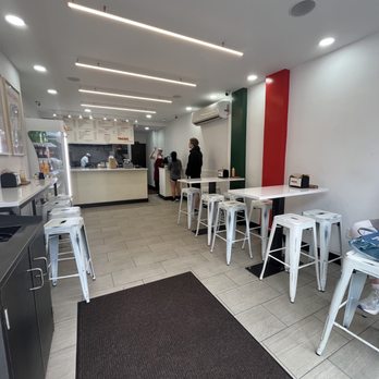 Tacos Del Barrio - Indoor seating - Tacos Near Me - Brooklyn, New York