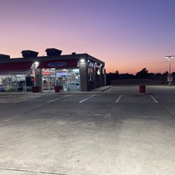 Jordan's Kwik Stop #62 - view of gas station from fuel dispensers, facing westward