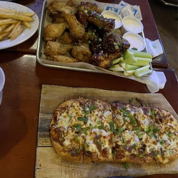 World of Beer - Chipotle BBQ Chicken Flatbread Lemon pepper Traditional Wings - Bars Near Me - Savannah, Georgia World of Beer - Chipotle BBQ Chicken Flatbread Lemon pepper Traditional Wings - Bars Near Me - Savannah, Georgia