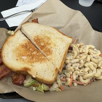 The Promiscuous Fork - BBBLT sandwich with Macaroni salad - Barbeque Near Me - La Jolla, California The Promiscuous Fork - BBBLT sandwich with Macaroni salad - Barbeque Near Me - La Jolla, California