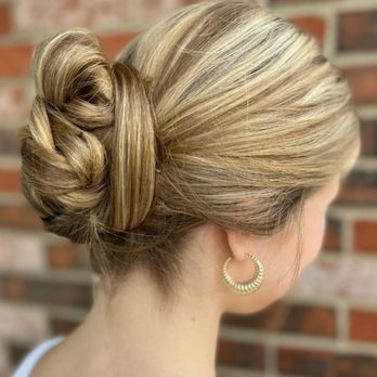 Headquarters Design Studio - Hair Salons Near Me - Des Plaines, Illinois