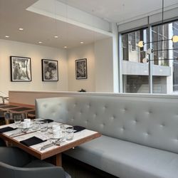 Dean & Deluca Hawaii - Ritz-Carlton Waikiki Store - Interior