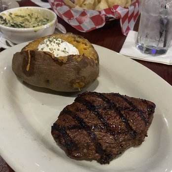 Vinnie's Caddyshack Bar & Grill - Steak night special - American Near Me - Metairie, Louisiana Vinnie's Caddyshack Bar & Grill - Steak night special - American Near Me - Metairie, Louisiana