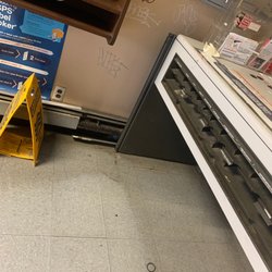 US Post Office - Janky doesn't even begin to describe how rundown this location is. Jerz and Merica need to do better!