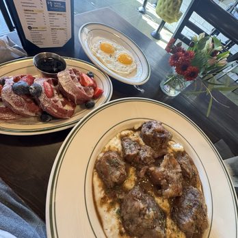 Taste Kitchen + Bar - Oxtail & Grits - Breakfast & Brunch Near Me - Houston, Texas