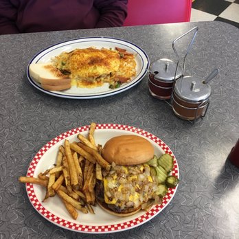 Ze's Diner - Diners Near Me - Eagan, Minnesota