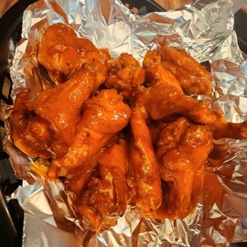 Round Table Pizza - Hot wings smacccc! - Pizza Near Me - Santa Rosa, California Round Table Pizza - Hot wings smacccc! - Pizza Near Me - Santa Rosa, California
