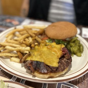 Ironwood Kitchen - 6th guy burger with cheese and bacon - Comfort Food Near Me - Albuquerque, New Mexico